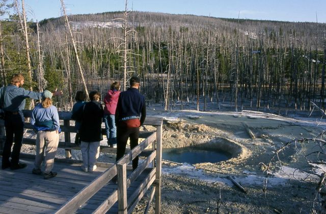 Visitors viewing Cistern Spring emptying after May 2, 2000 Steamboat eruption Picture