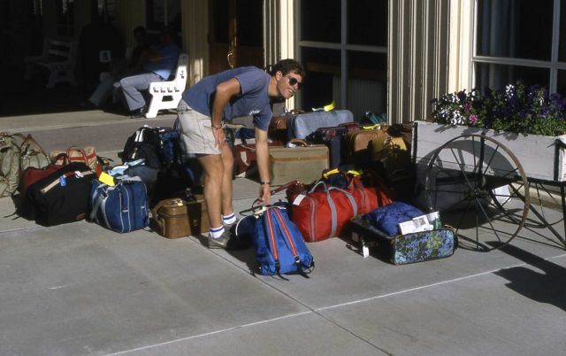 Luggage pickup Picture