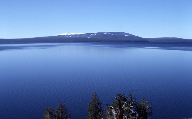 Yellowstone Lake Picture