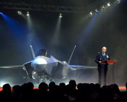 F-35 - Lightning II makes its debut Photo