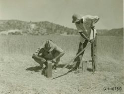 Making near contact on low bench over a traverse station Image