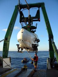 Submersible PISCES IV being launched from the University of Hawaii research vessel KA'IMIKAI-O-KANALOA . Image