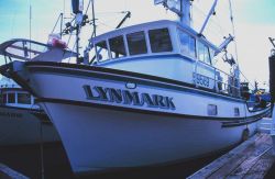 Port bow of the LYNMARK Image