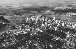 Downtown New York in the early morning sun Image