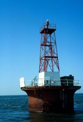 Elbow of Cross Ledge automated light in Delaware Bay. Image
