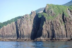 Columnar basalt at Dakavak Bay Image