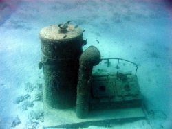 Debris from early Twentieth Century wreck on Pearl and Hermes Reef Image