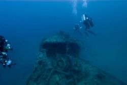 Divers on the shipwreck of the NORTHERN LIGHT at 190 feet. Image