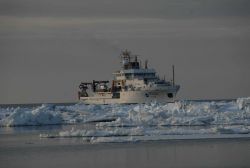 NOAA Ship OSCAR DYSON Image