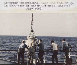 Deployment of experimental deepsea tide gauge Image