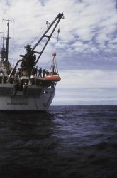 Deploying deep-ocean oceanographic buoy Image