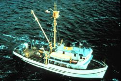 NOAA Ship JOHN R Image