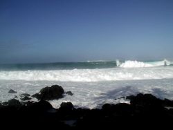 Huge surf with an offshore wind on Oahu's North Shore. Image