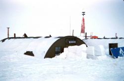 Drifting snow at Tigvariak Camp Image