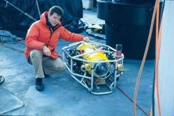 LT(JG)Phil Hall and Swedish ROV Image