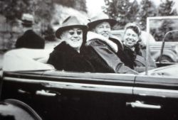 Franklin D Roosevelt & Eleanor with Superintenent Rogers Image